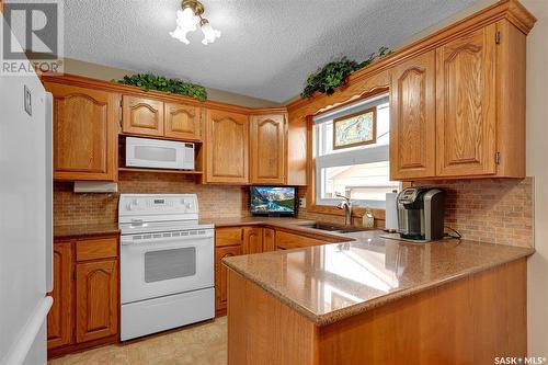 14 Catherwood Crescent, Regina, SK - Indoor Photo Showing Kitchen