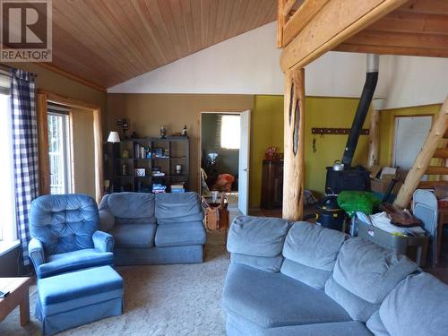 7450 Sheridan West Fs Road, 100 Mile House, BC - Indoor Photo Showing Living Room