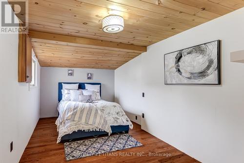 130 West Beach Rd, Clarington, ON - Indoor Photo Showing Bedroom