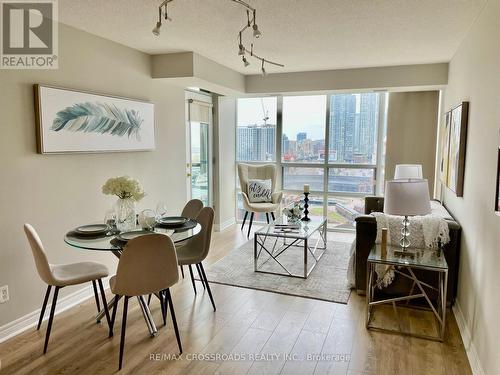 #1610 -51 Lower Simcoe St, Toronto, ON - Indoor Photo Showing Dining Room