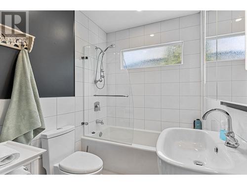 807 Coronation Avenue, Kelowna, BC - Indoor Photo Showing Bathroom