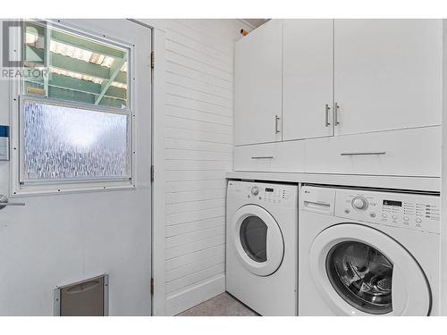 807 Coronation Avenue, Kelowna, BC - Indoor Photo Showing Laundry Room