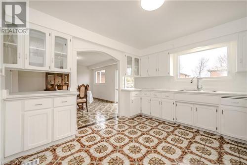 127 Applewood Crescent, Guelph, ON - Indoor Photo Showing Kitchen