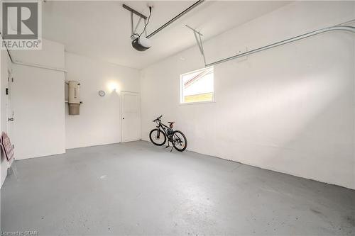 127 Applewood Crescent, Guelph, ON - Indoor Photo Showing Garage