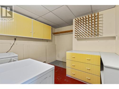 3550 16 Avenue Ne, Salmon Arm, BC - Indoor Photo Showing Laundry Room