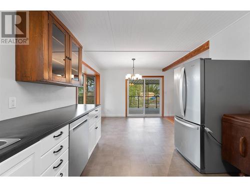 3550 16 Avenue Ne, Salmon Arm, BC - Indoor Photo Showing Kitchen