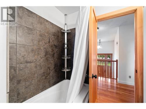3550 16 Avenue Ne, Salmon Arm, BC - Indoor Photo Showing Bathroom