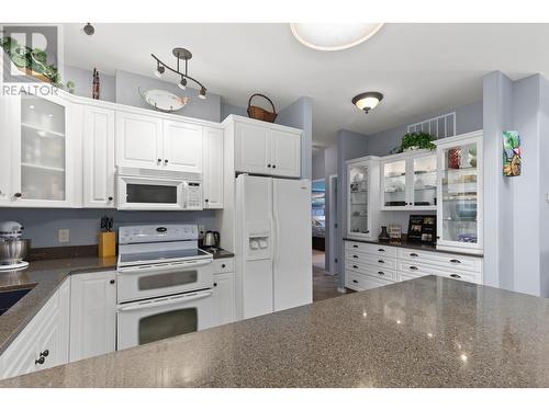 2100 Boucherie Road Unit# 415, West Kelowna, BC - Indoor Photo Showing Kitchen