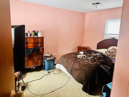 1 - 9006 Moyie Avenue, Yahk, BC - Indoor Photo Showing Bedroom