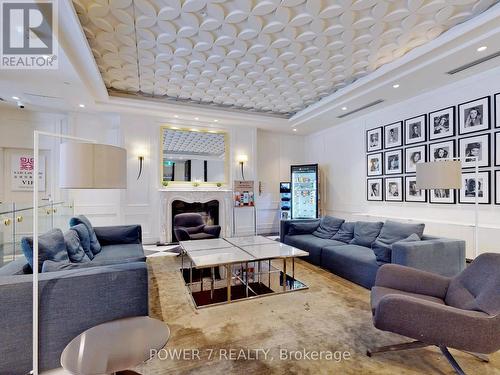#3010 -955 Bay St, Toronto, ON - Indoor Photo Showing Living Room