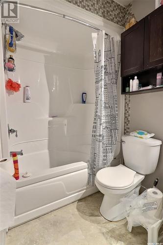 861 7Th Street E, Prince Albert, SK - Indoor Photo Showing Bathroom