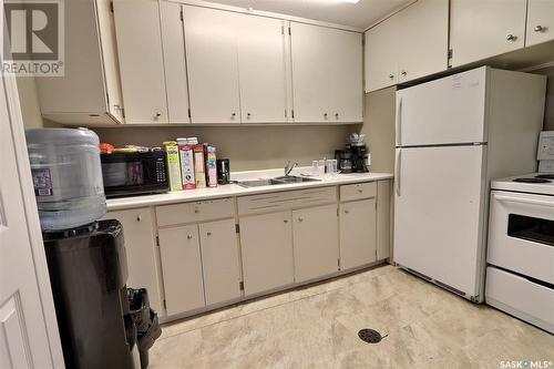 861 7Th Street E, Prince Albert, SK - Indoor Photo Showing Kitchen With Double Sink