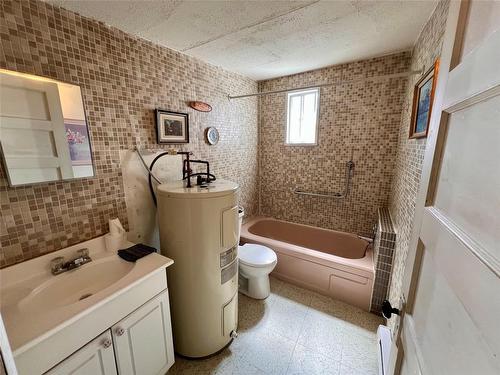 390 Bill Miner Way, Princeton, BC - Indoor Photo Showing Bathroom
