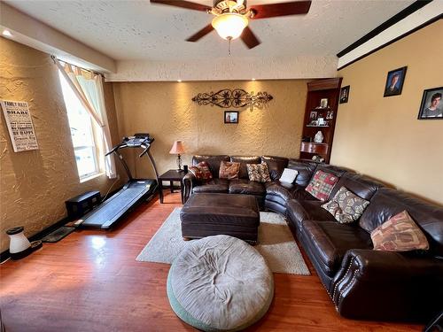 206 Coalmont Road, Princeton, BC - Indoor Photo Showing Living Room