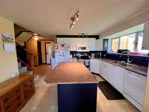 206 Coalmont Road, Princeton, BC - Indoor Photo Showing Kitchen With Double Sink