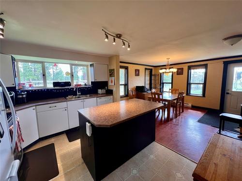 206 Coalmont Road, Princeton, BC - Indoor Photo Showing Kitchen