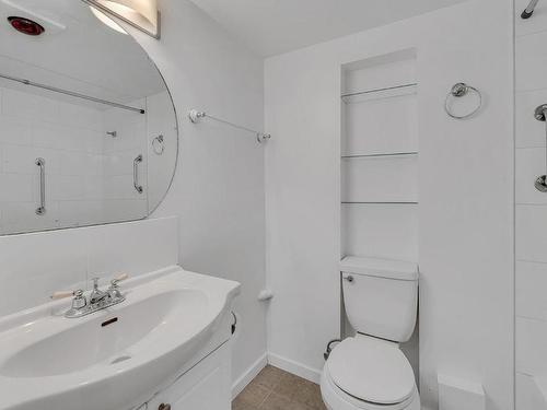 9770 Winview Road, Lake Country, BC - Indoor Photo Showing Bathroom