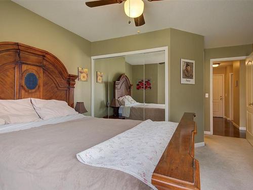 215-3160 Casorso Road, Kelowna, BC - Indoor Photo Showing Bedroom