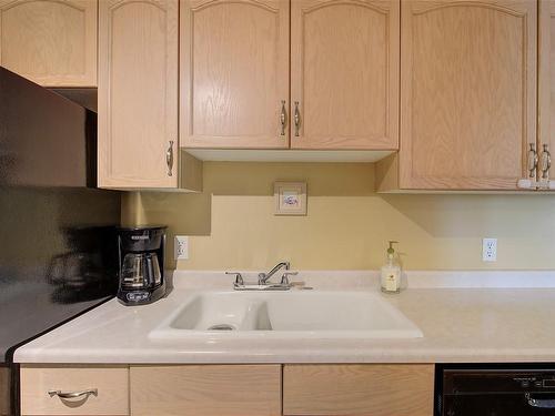 215-3160 Casorso Road, Kelowna, BC - Indoor Photo Showing Kitchen With Double Sink