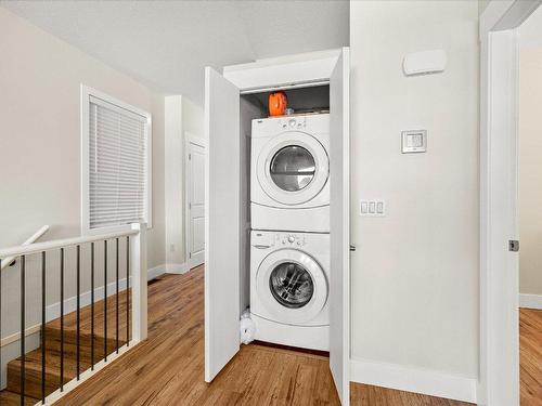 1274 Bergamot Avenue, Kelowna, BC - Indoor Photo Showing Laundry Room
