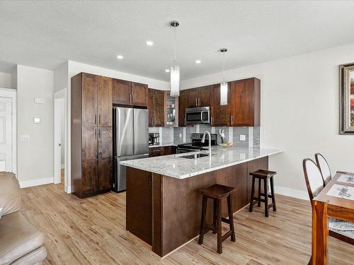 1274 Bergamot Avenue, Kelowna, BC - Indoor Photo Showing Kitchen With Upgraded Kitchen