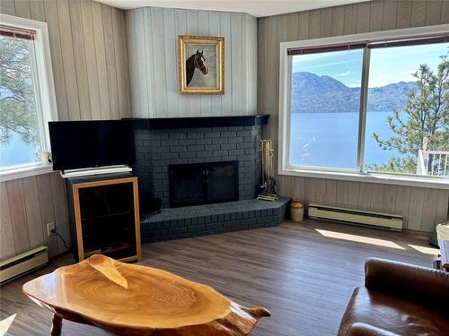 3040 Seclusion Bay Road, West Kelowna, BC - Indoor Photo Showing Living Room With Fireplace