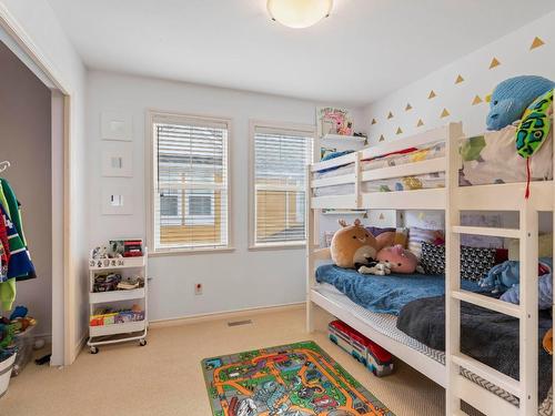 24-380 Providence Avenue, Kelowna, BC - Indoor Photo Showing Bedroom