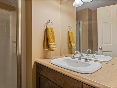 24-380 Providence Avenue, Kelowna, BC - Indoor Photo Showing Bathroom