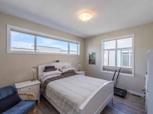120-388 Eckhardt Avenue, Penticton, BC - Indoor Photo Showing Bedroom