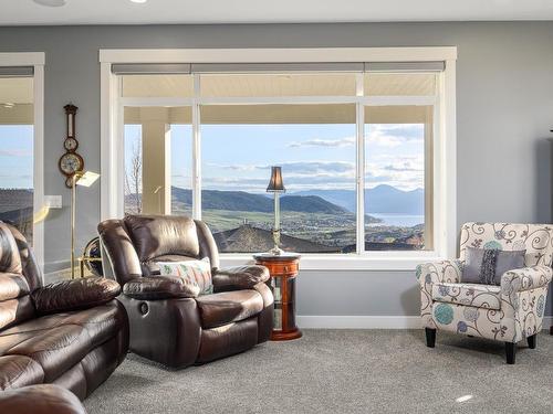 3904 Terrapin Lane, Vernon, BC - Indoor Photo Showing Living Room