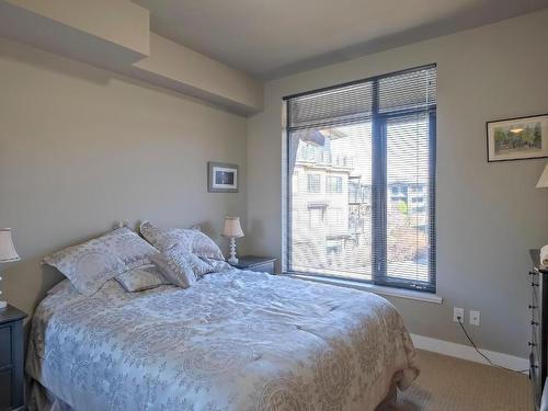 202-600 Sarsons Road, Kelowna, BC - Indoor Photo Showing Bedroom