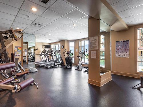 1702-1128 Sunset Drive, Kelowna, BC - Indoor Photo Showing Gym Room