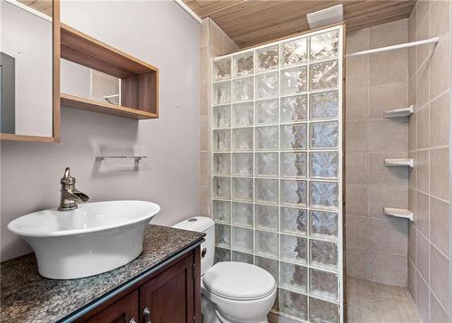 418 Airlies Street, Winnipeg, MB - Indoor Photo Showing Bathroom