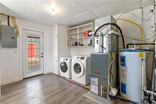 418 Airlies Street, Winnipeg, MB - Indoor Photo Showing Laundry Room