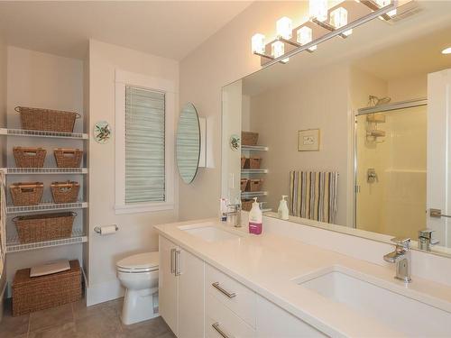 7-325 Niluht Rd, Campbell River, BC - Indoor Photo Showing Bathroom