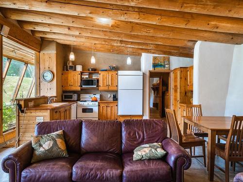 50 Heath Rd, Lasqueti Island, BC - Indoor Photo Showing Living Room