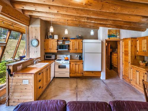 50 Heath Rd, Lasqueti Island, BC - Indoor Photo Showing Kitchen