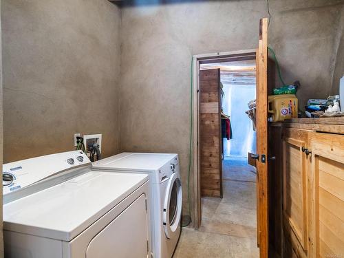 50 Heath Rd, Lasqueti Island, BC - Indoor Photo Showing Laundry Room
