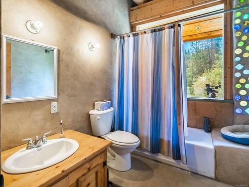 50 Heath Rd, Lasqueti Island, BC - Indoor Photo Showing Bathroom