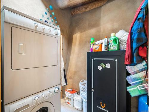 50 Heath Rd, Lasqueti Island, BC - Indoor Photo Showing Laundry Room