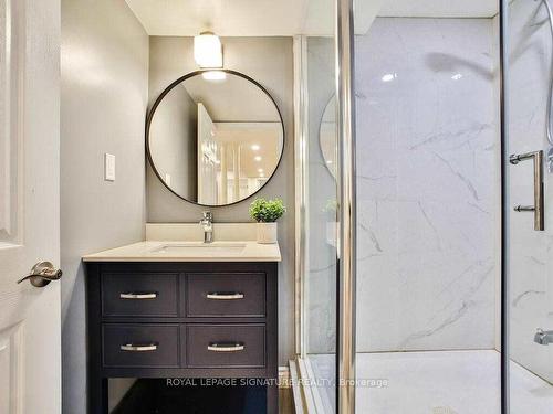 Lower-20 Tilden Cres, Toronto, ON - Indoor Photo Showing Bathroom