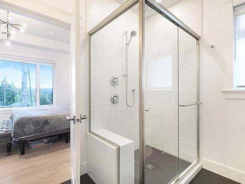 3148 Mission Rd, Courtenay, BC - Indoor Photo Showing Bathroom