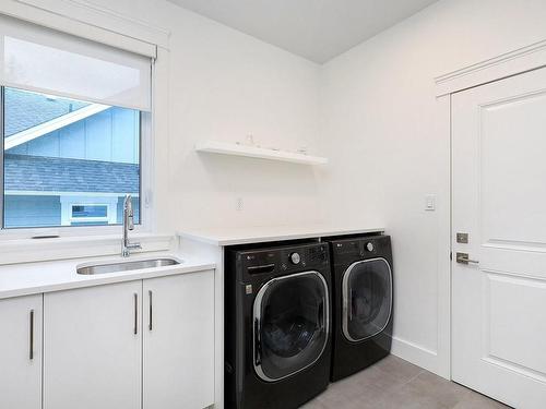 3148 Mission Rd, Courtenay, BC - Indoor Photo Showing Laundry Room