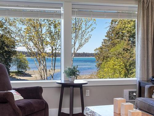 234-1600 Stroulger Dr, Nanoose Bay, BC - Indoor Photo Showing Living Room