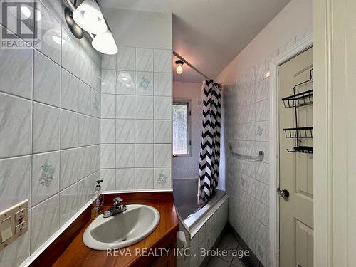 65 Ray Rd, Hastings Highlands, ON - Indoor Photo Showing Bathroom
