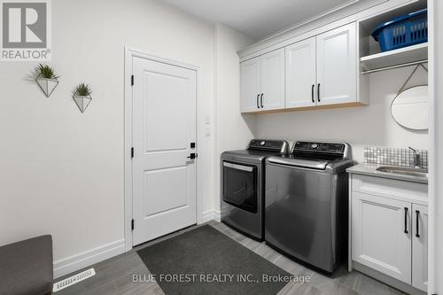 218 Boardwalk Way, Thames Centre, ON - Indoor Photo Showing Laundry Room