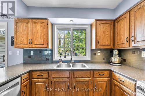 634 Penner St, Niagara-On-The-Lake, ON - Indoor Photo Showing Kitchen With Double Sink