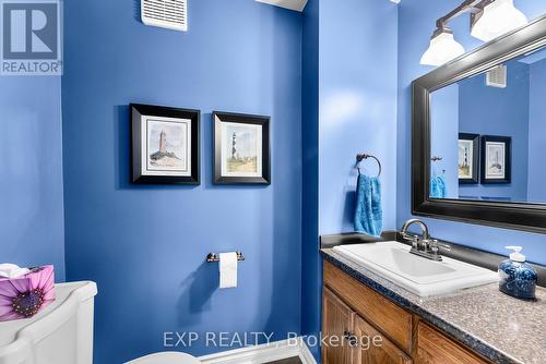634 Penner St, Niagara-On-The-Lake, ON - Indoor Photo Showing Bathroom