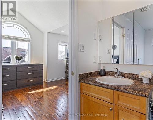 50 Dinnick Crescent, Orangeville, ON - Indoor Photo Showing Bathroom