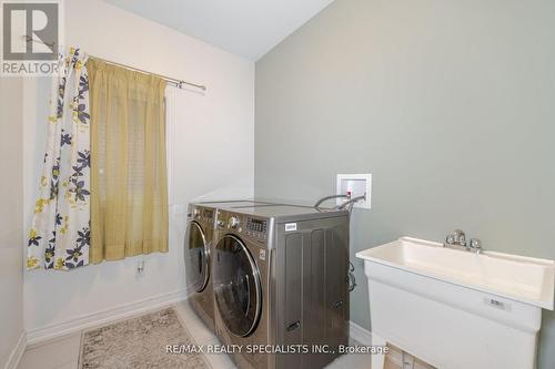 6 Billy Crt, Caledon, ON - Indoor Photo Showing Laundry Room